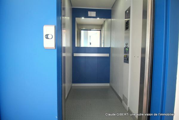 Sète (34200) T2 d'environ 48 m2 au 2éme étage avec vue sur le port de Séte