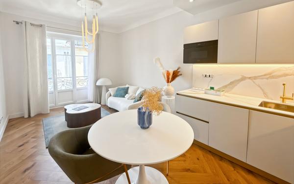 Appartement à vendre    3 pièces • 53 m2 Nice