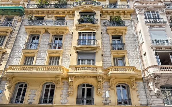 Appartement à vendre    3 pièces • 53 m2 Nice