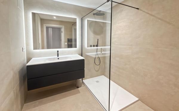 Appartement à vendre    3 pièces • 53 m2 Nice