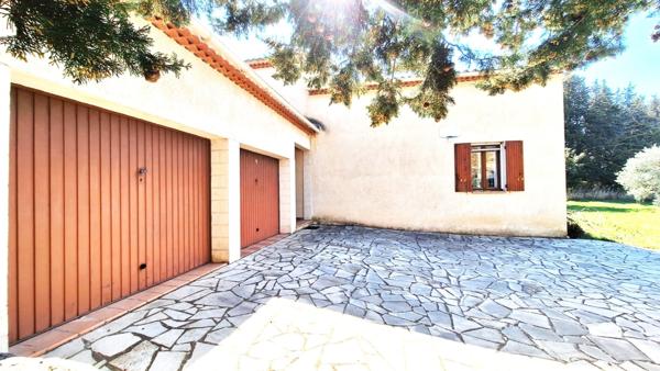 Maison à 6 pièces LAURIS (84) terrain 3136 m²