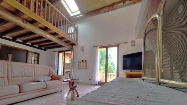 Maison à 6 pièces LAURIS (84) terrain 3136 m²