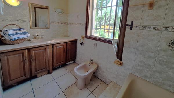 Maison à 6 pièces LAURIS (84) terrain 3136 m²