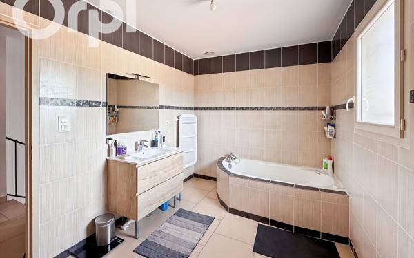 Maison à vendre    5 pièces • 122 m2 Aubenas