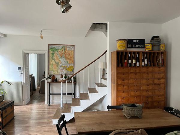 NEUVILLE DE POITOU BELLE MAISON DE CHARME DEBUT XX EME RENOVEE A DEUX PAS DU CENTRE VILLE