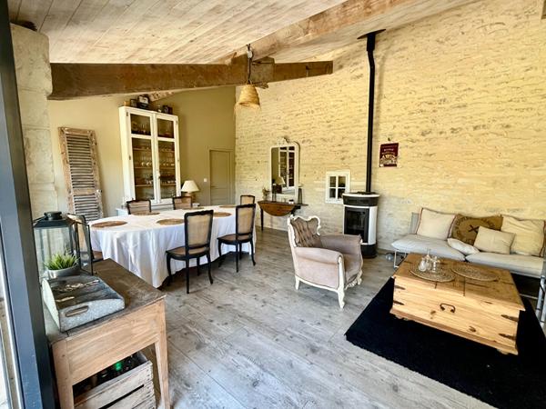 NEUVILLE DE POITOU BELLE MAISON DE CHARME DEBUT XX EME RENOVEE A DEUX PAS DU CENTRE VILLE