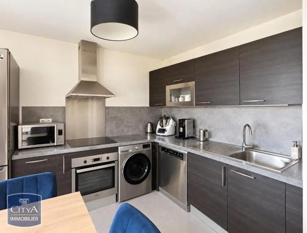 Appartement à louer 3 pièces 66.86m² Sathonay-Camp (69580)