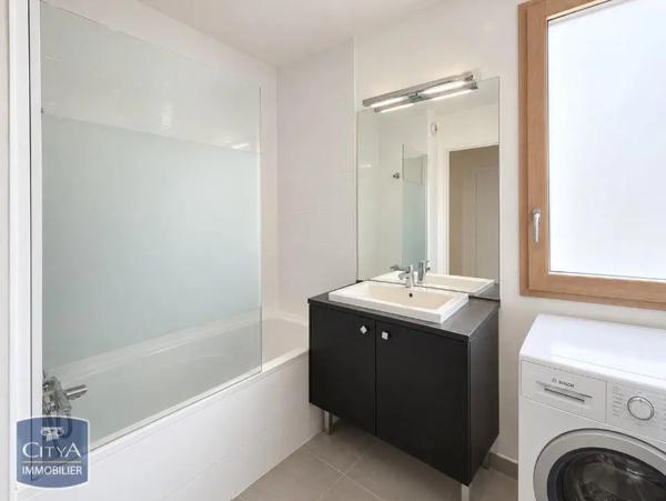 Appartement à louer 3 pièces 66.86m² Sathonay-Camp (69580)
