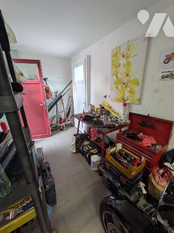 À vendre sur Wormhout, à deux pas du centre-ville et de toutes commodités: maison de plain-pied...