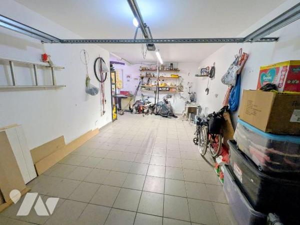 À vendre sur Wormhout, à deux pas du centre-ville et de toutes commodités: maison de plain-pied...