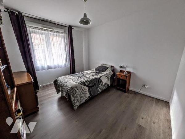 À vendre sur Wormhout, à deux pas du centre-ville et de toutes commodités: maison de plain-pied...