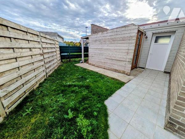 À vendre sur Wormhout, à deux pas du centre-ville et de toutes commodités: maison de plain-pied...