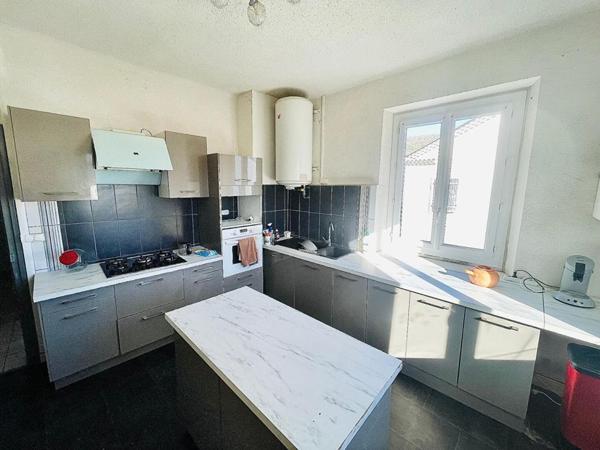 Spacieuse maison avec grand terrain et double étage - Molières-sur-cèze