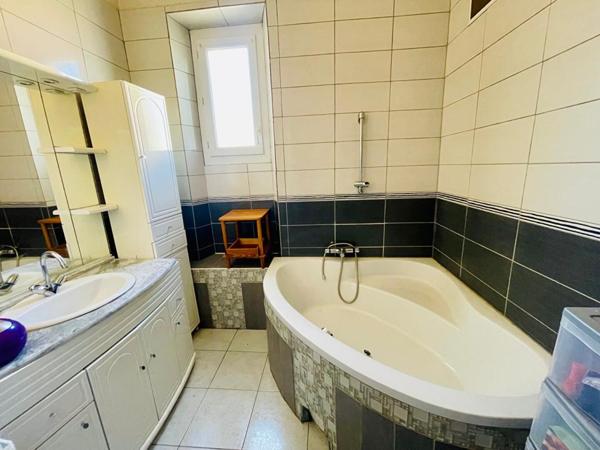 Spacieuse maison avec grand terrain et double étage - Molières-sur-cèze