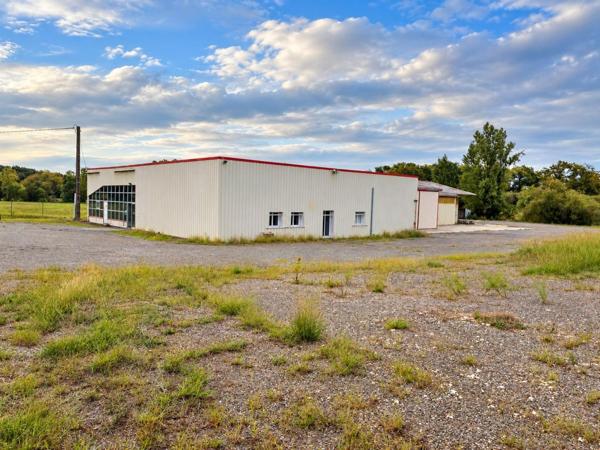 GARAGE / ENTREPÔT – EMPLACEMENT N°1 – FORTE VISIBILITÉ