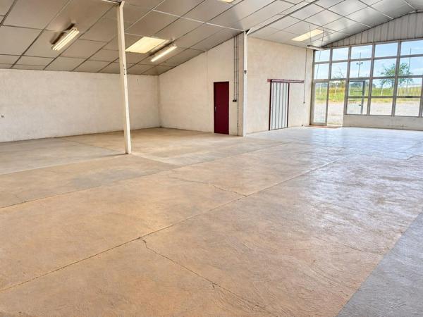 GARAGE / ENTREPÔT – EMPLACEMENT N°1 – FORTE VISIBILITÉ