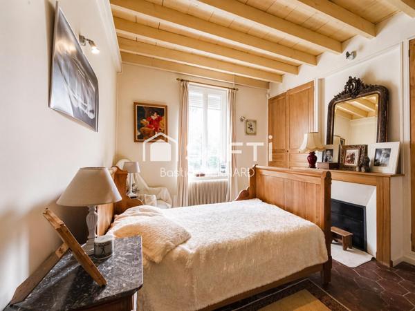 6 chambres, dépendances, calme : le combo rare