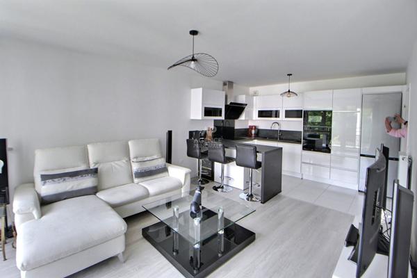 SUPERBE APPARTEMENT 90 m2 CENTRE VERNEUIL €379 000 ** - Référence 988