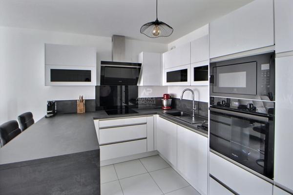 SUPERBE APPARTEMENT 90 m2 CENTRE VERNEUIL €379 000 ** - Référence 988