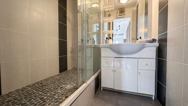 Appartement F3 lumineux avec 2 balcons et box en sous-sol