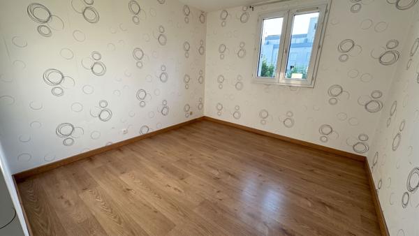 Appartement F3 lumineux avec 2 balcons et box en sous-sol