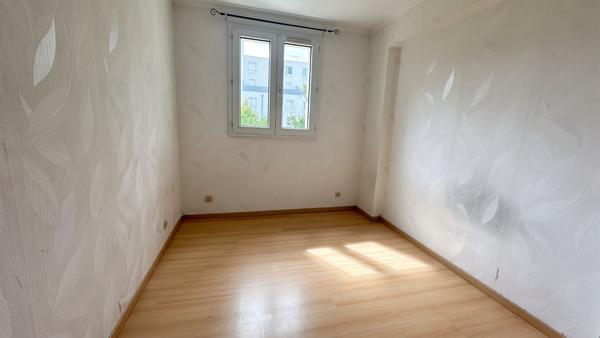 Appartement F3 lumineux avec 2 balcons et box en sous-sol