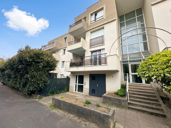 Appartement F3 lumineux avec 2 balcons et box en sous-sol