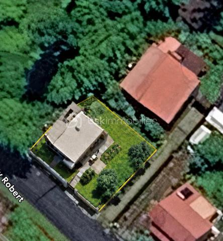 idéale pour une  petite famille, un premier achat ou investissement locatif.
- Située dans un secteur paisible de La Plaine des Palmistes, cette maison comprend 
: 2 chambres et une pièces  de nuit 
:  Un salon lumineux
: Cuisine ouverte conviviale
: Salle de bain à l'étage toilette au rez-de-chaussée 
: Belle varangue pour profiter de l’extérieur
: Terrain d’environ 334 m²
 :Maison saine offrant un beau potentiel. 
Quelques travaux de rénovation permettront de la remettre au goût du jour.

 Prix : 160 000 € FAI

📞 Une visite ? Besoin d’informations ?
Contactez-moi dès maintenant !

Jean RAMSAMY TEVANIN – EI
Agent commercial immobilier
RSAC Saint-Denis