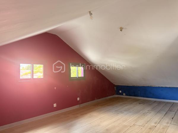 idéale pour une  petite famille, un premier achat ou investissement locatif.
- Située dans un secteur paisible de La Plaine des Palmistes, cette maison comprend 
: 2 chambres et une pièces  de nuit 
:  Un salon lumineux
: Cuisine ouverte conviviale
: Salle de bain à l'étage toilette au rez-de-chaussée 
: Belle varangue pour profiter de l’extérieur
: Terrain d’environ 334 m²
 :Maison saine offrant un beau potentiel. 
Quelques travaux de rénovation permettront de la remettre au goût du jour.

 Prix : 160 000 € FAI

📞 Une visite ? Besoin d’informations ?
Contactez-moi dès maintenant !

Jean RAMSAMY TEVANIN – EI
Agent commercial immobilier
RSAC Saint-Denis