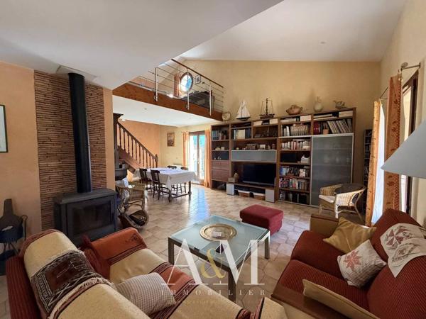Villa T4 120 m² + garages /1374m²