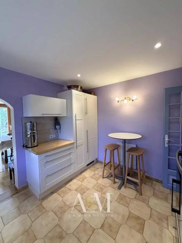 Villa T4 120 m² + garages /1374m²