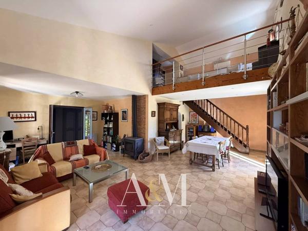 Villa T4 120 m² + garages /1374m²