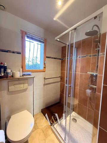 Villa T4 120 m² + garages /1374m²