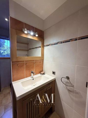 Villa T4 120 m² + garages /1374m²