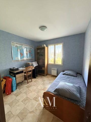 Villa T4 120 m² + garages /1374m²