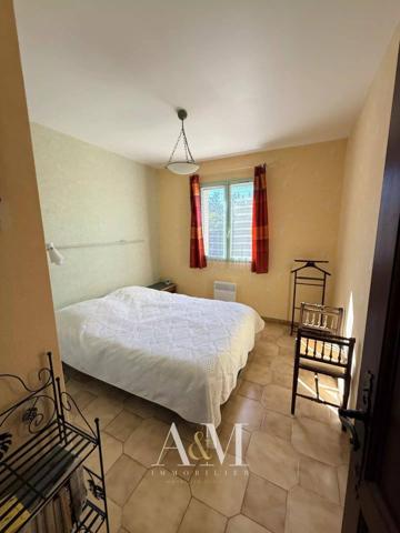 Villa T4 120 m² + garages /1374m²