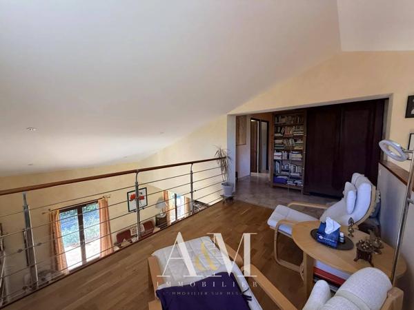 Villa T4 120 m² + garages /1374m²