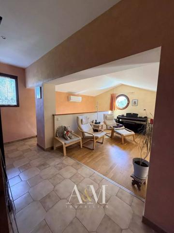 Villa T4 120 m² + garages /1374m²