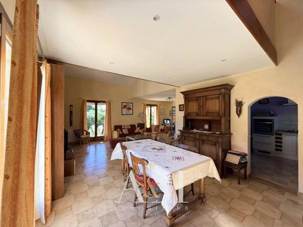 Villa T4 120 m² + garages /1374m²