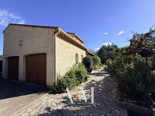 Villa T4 120 m² + garages /1374m²