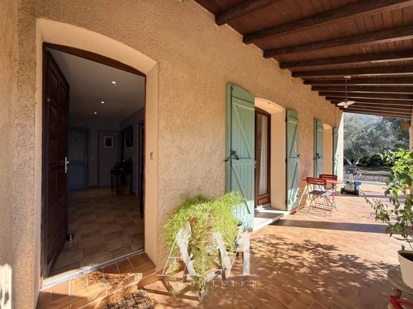 Villa T4 120 m² + garages /1374m²
