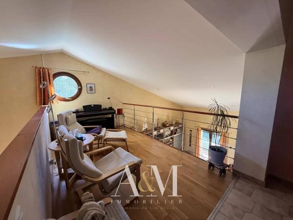 Villa T4 120 m² + garages /1374m²
