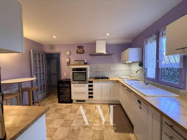 Villa T4 120 m² + garages /1374m²