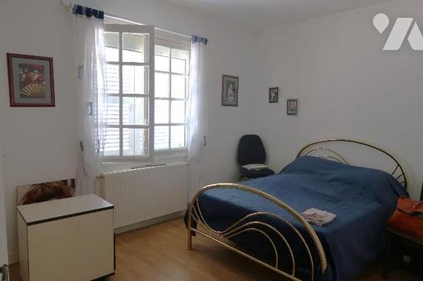 PAVILLON DE 1973, + 136m2 hab. comprenant :
. accès de plain-pied par véranda (19m2) : entrée ...