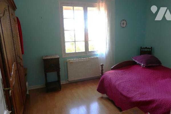 PAVILLON DE 1973, + 136m2 hab. comprenant :
. accès de plain-pied par véranda (19m2) : entrée ...