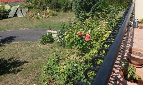 PAVILLON DE 1973, + 136m2 hab. comprenant :
. accès de plain-pied par véranda (19m2) : entrée ...