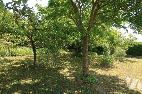 PAVILLON DE 1973, + 136m2 hab. comprenant :
. accès de plain-pied par véranda (19m2) : entrée ...