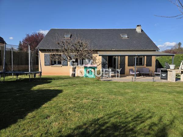 Maison familiale au cœur de Saint-Christophe-Vallon – 112 m² habitables sur terrain plat avec piscine hors sol