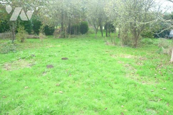 Maison d'habitation comprenant:- Rez de chaussée: un pièce.- Etage: Une pièce avec baignoire.- ...