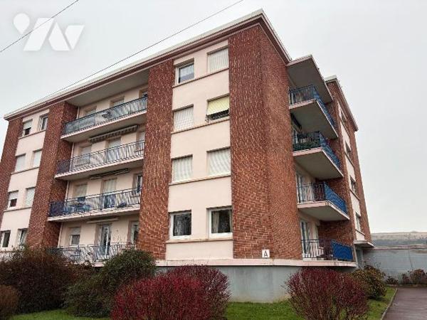 Appartement situé dans une résidence avec ascenseur, à proximité immédiate du centre ville au t...